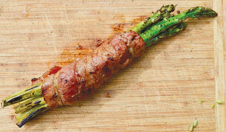 Bacon-wrapped grilled asparagus bundles with balsamic glaze