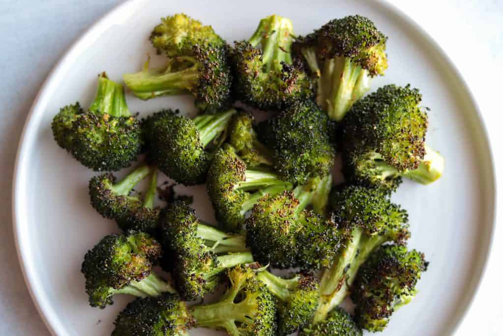 Crispy roasted broccoli with homemade seasoning salt