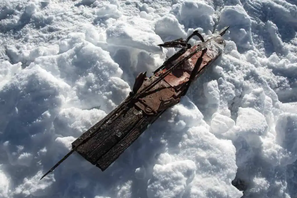 A ski pole artifact in the snow
